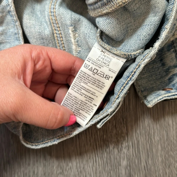 Old Navy Light wash distressed cotton button up denim jacket size S Petite - Picture 4 of 6